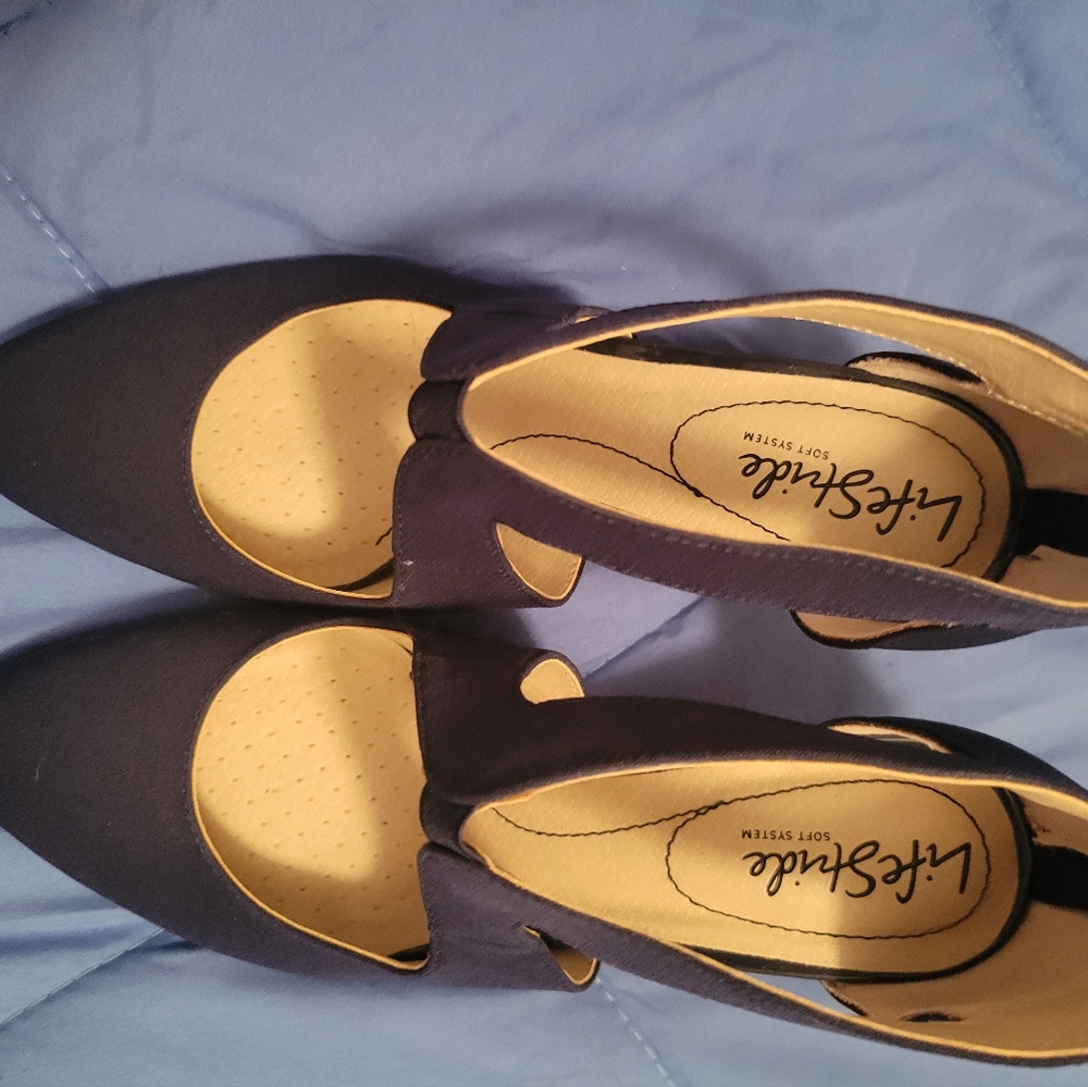 Navy blue heals.  Size 8, worn once.
